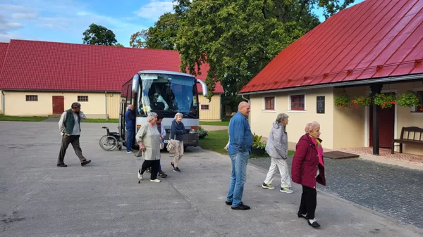 Tīnūžu muiža